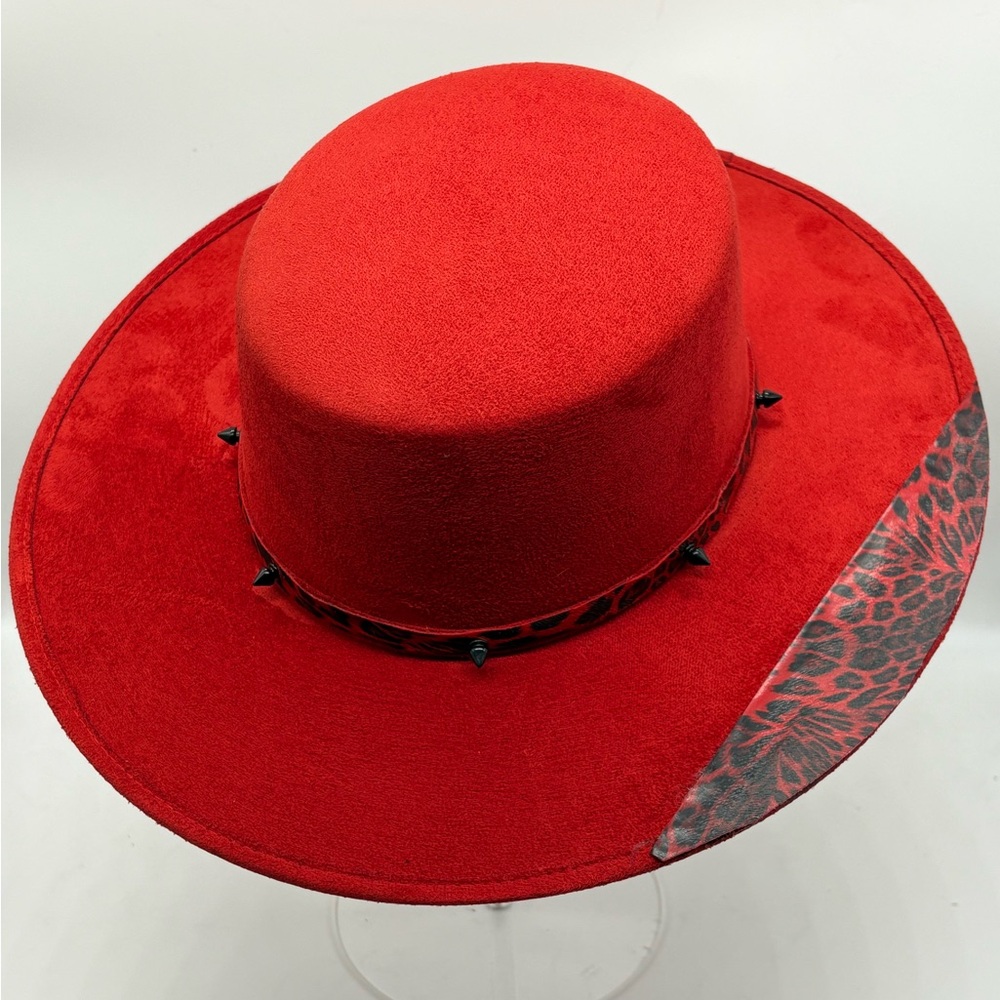 “Purr” by The Chapeauholic
